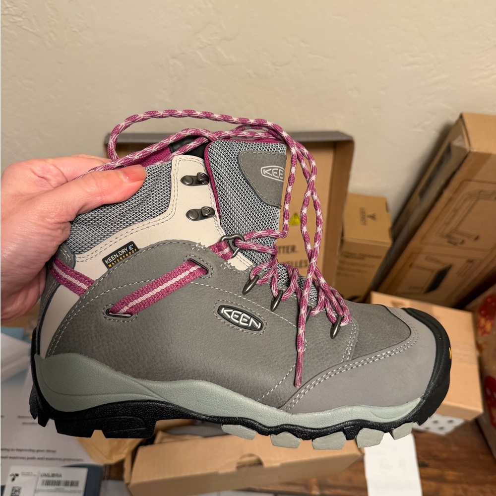 Keen utility boots for women